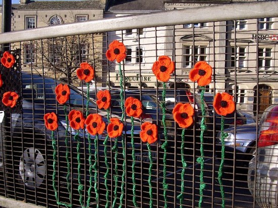 knitted poppies fence (1)